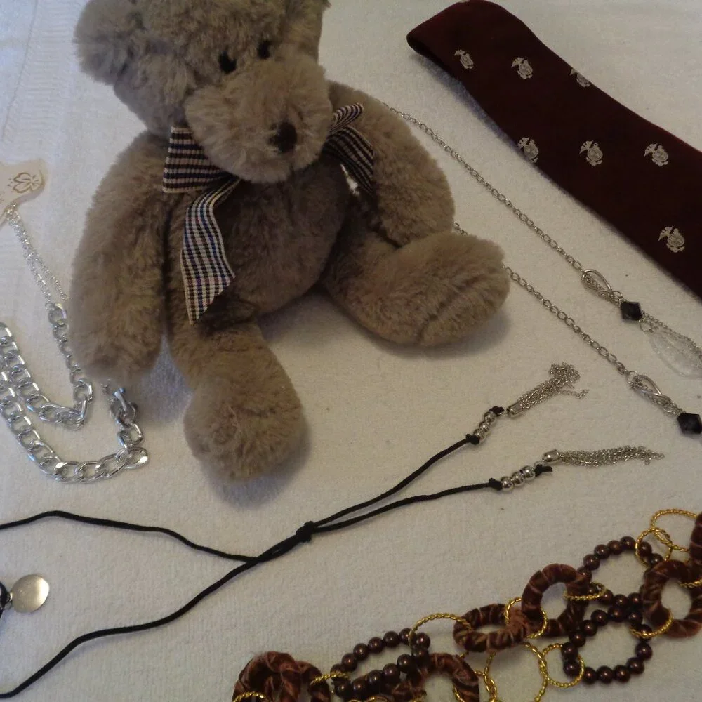 RETRO STY BURTON BEAR 4 NEW NECKLACES MADE TO LOOK OLD VINT TIE LOT